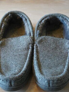 Men's Gray Fleece Lined Moccasin Slippers House Shoes Cozy Indoor Comfort